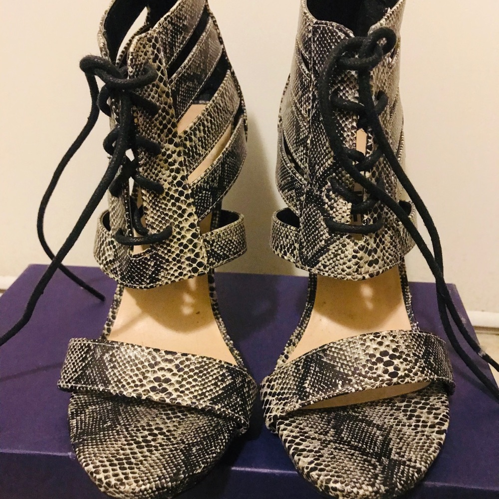 Snake pattern heels - Picture 2 of 5